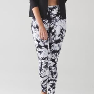Lululemon Wunder Under Leggings Luxteme HR Shibori Tie Dye White Black Size 6